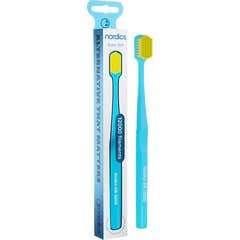 Nordics Silk 12.000 Ultra Soft Spazzolino da Denti Blu Giallo 1 pz