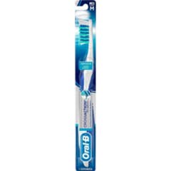 Oral-B Cross Action 40 spazzolino da denti adulto setole medie 1pz
