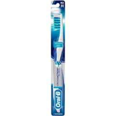 Oral-B Cross Action 40 spazzolino da denti adulto setole medie 1pz