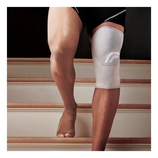 Futuro™ Comfort Lift knee pad T-L 1ud Futuro™ Comfort Lift knee pad T-L 1ud