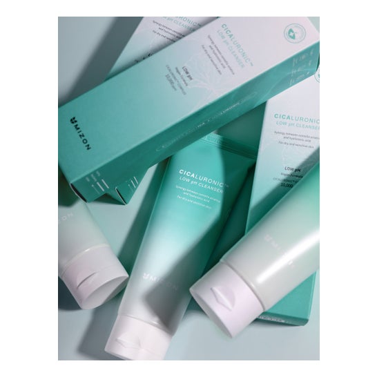 Mizon Cicaluronic Low pH Cleansing Foam 120ml