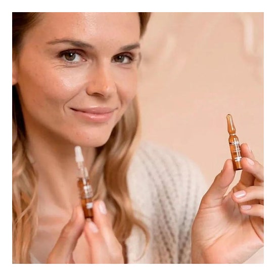 ISDIN Isdinceutics Flavo-C Pack Ultraglican 10amp + Melatonin 10amp ISDIN Isdinceutics Flavo-C Pack Ultraglican 10amp + Melatonin 10amp