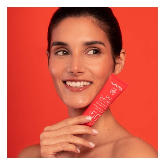 Apivita Bee Sun Safe Hydra Sensitive Facial Calmante SPF50+ 50ml