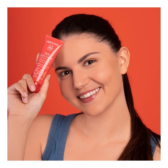 Apivita Bee Sun Safe Hydra Fresh Gel-Crema Facial con Color SPF50 50 ml