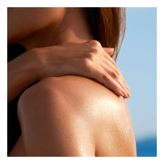 Institut Esthederm Adaptasun Aceite Solar Protector Cuerpo y Cabello Sol Moderado Spray 150 ml