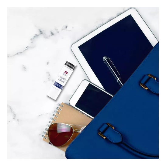 Neutrogena® Stick Labial Nutrición 4.8gr Neutrogena® Stick Labial Nutrición 4.8gr