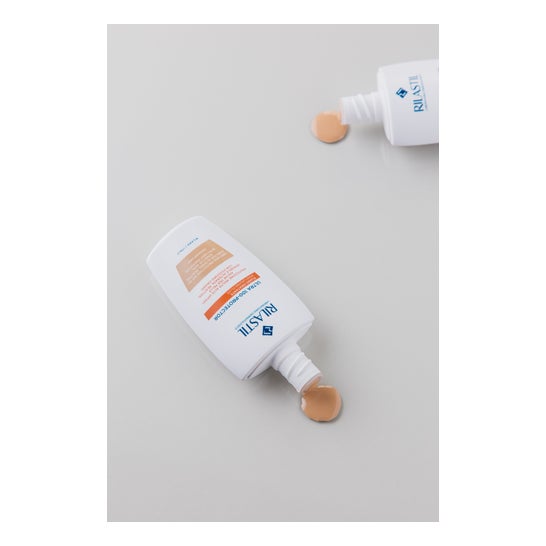 Rilastil Sun System Ultra 100-Protector Fluido Solar Facial Color SPF50+ 50 ml